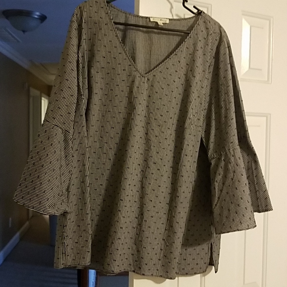 Black and white bell sleeved blouse